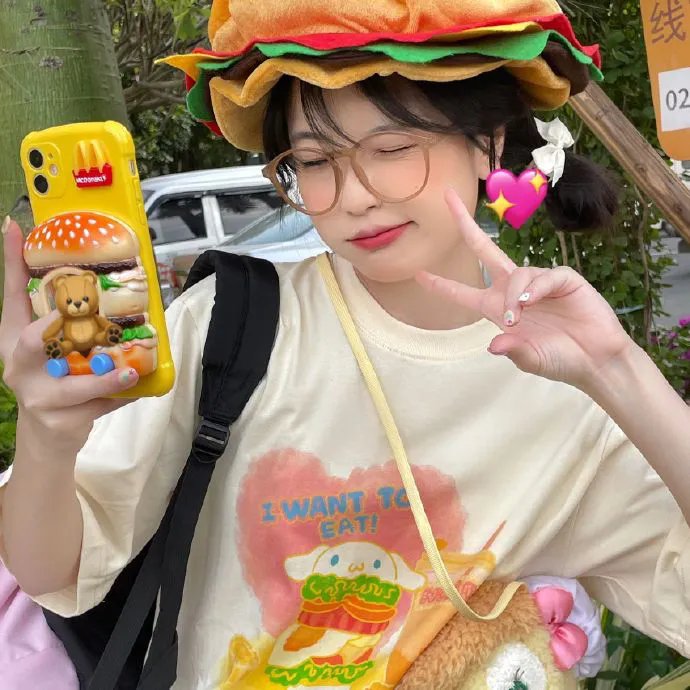 戴脚镣的女孩